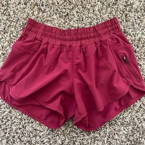 Lululemon Tracker 3 in Shorts